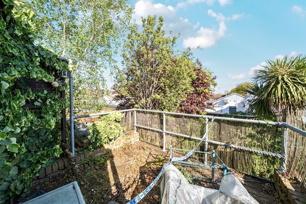 Property photo 2 of 17 1447360-5-69E5E9d...