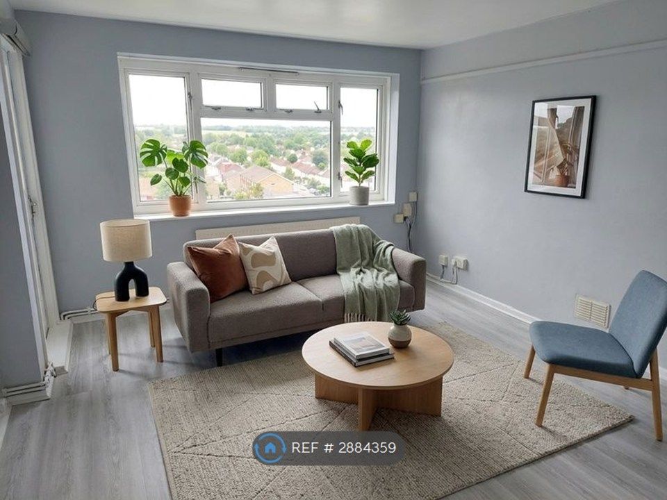 Property photo 1 of 13 Large Lounge With Views And Balcony