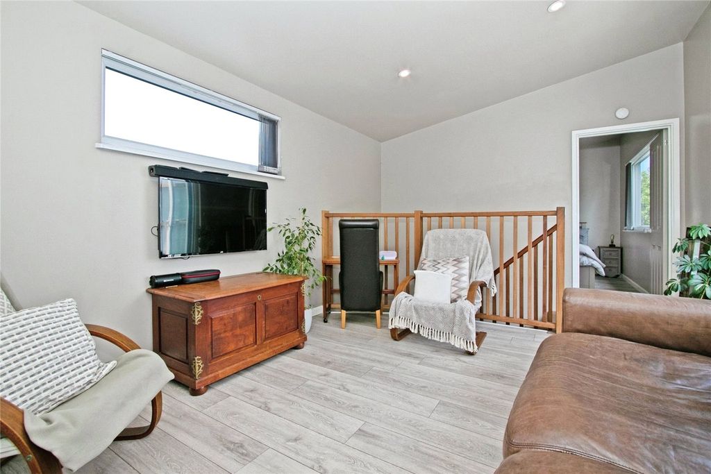 Property photo 2 of 19 Picture No. 34