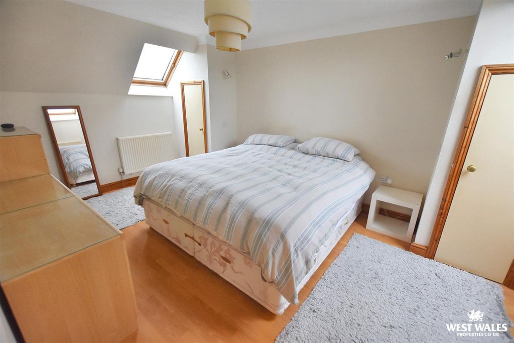 Property photo 3 of 24 5 - 2025-11-16T203117.371.Jpg