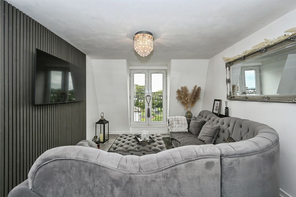 Property photo 3 of 18 Pbox-Img.Jpg