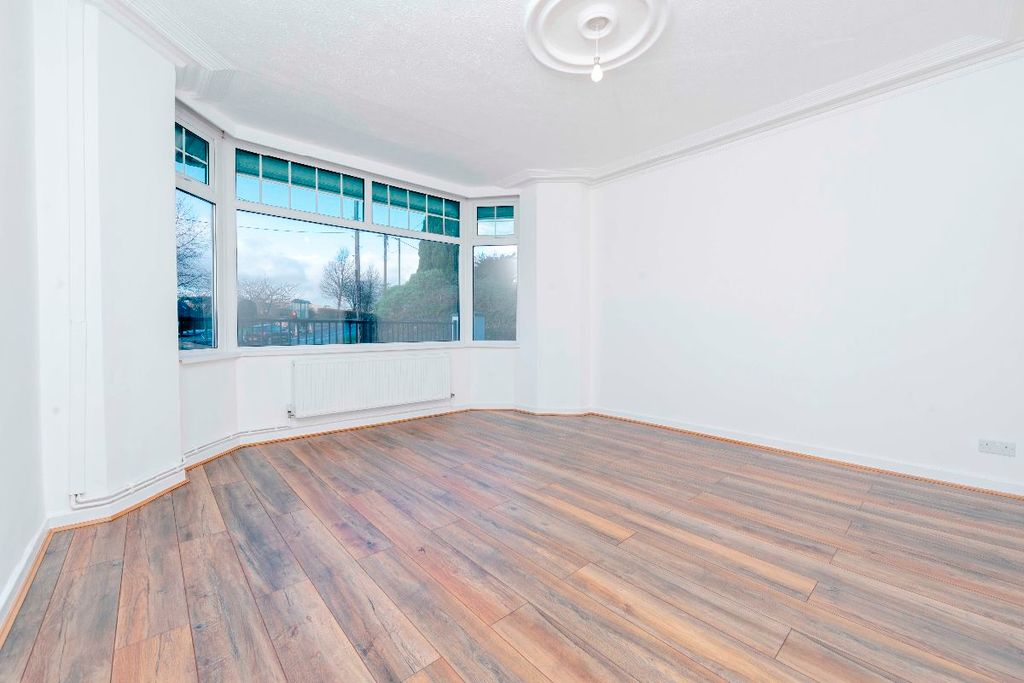 Property photo 3 of 35