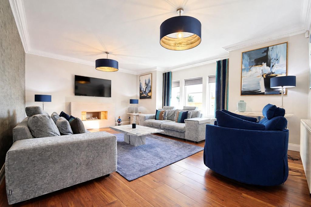 Property photo 2 of 36 Formal Lounge
