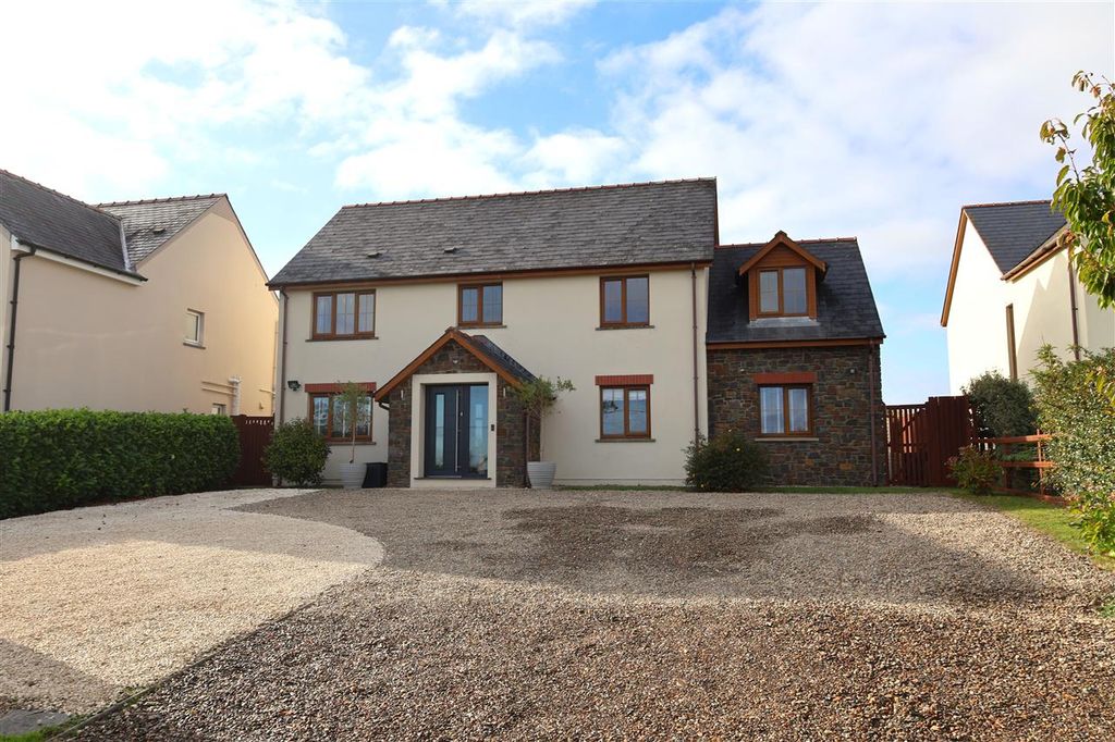 Property photo 3 of 20 Porch