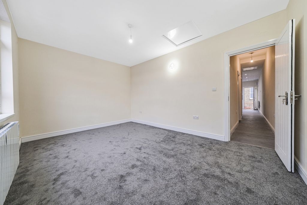 Property photo 2 of 9 994043 (13)