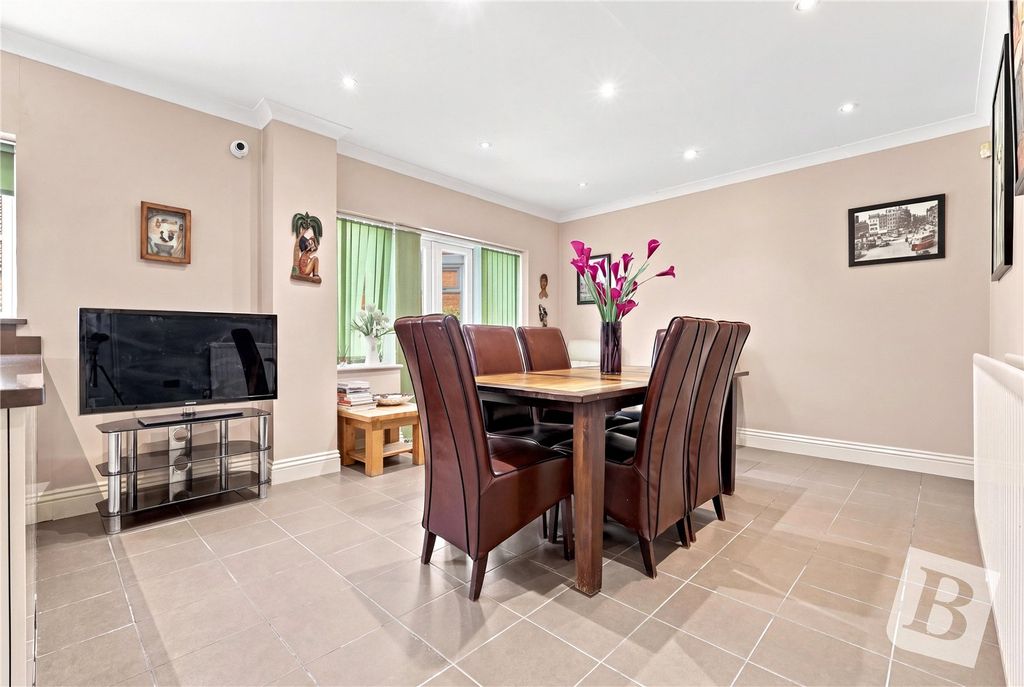 Property photo 3 of 31 Dining Area