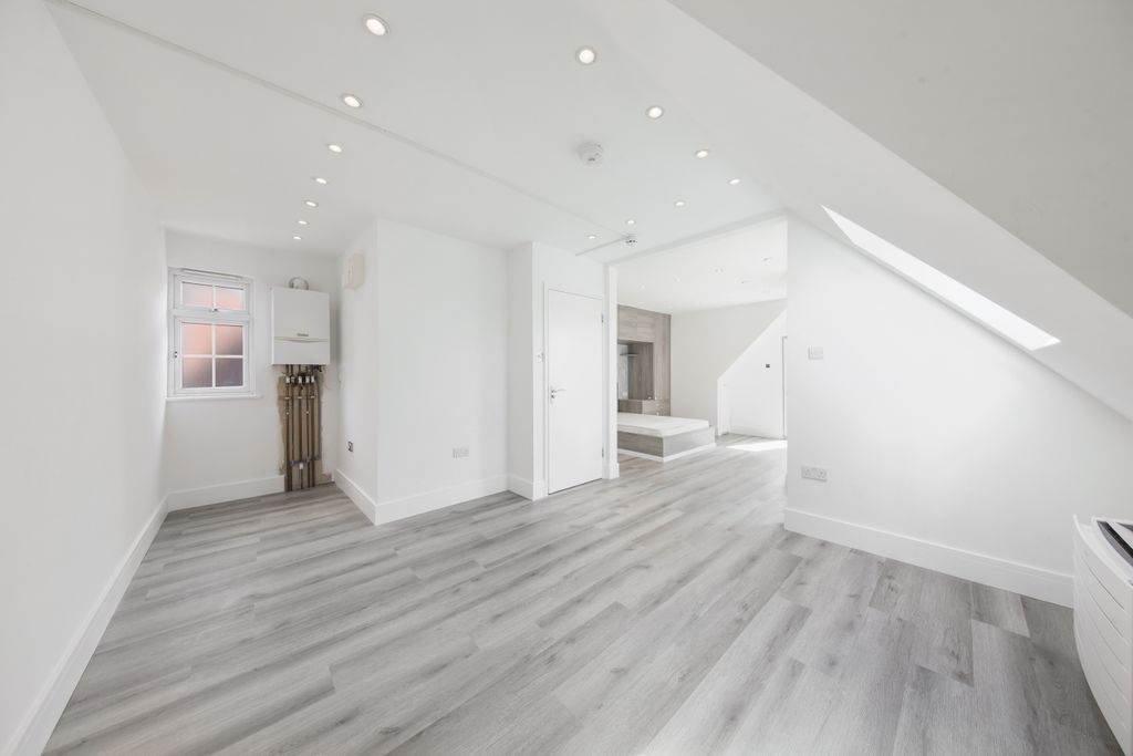 Property photo 3 of 9 143m Golders Green Road - Adjv6Yzqalg38Ffxf3Pk