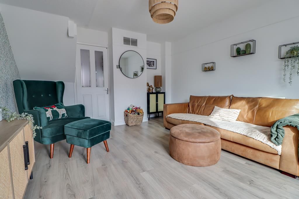 Property photo 3 of 15 Lounge