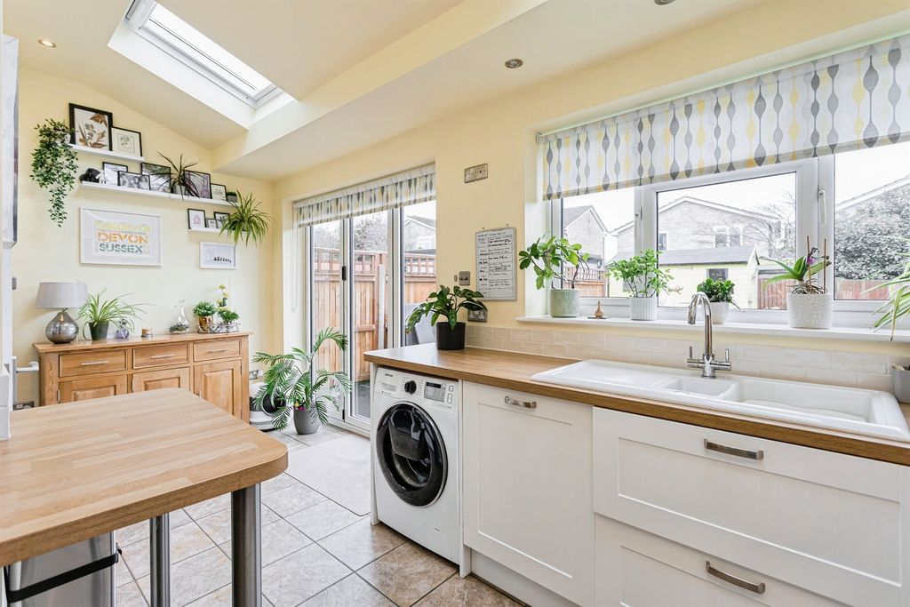 Property photo 2 of 20