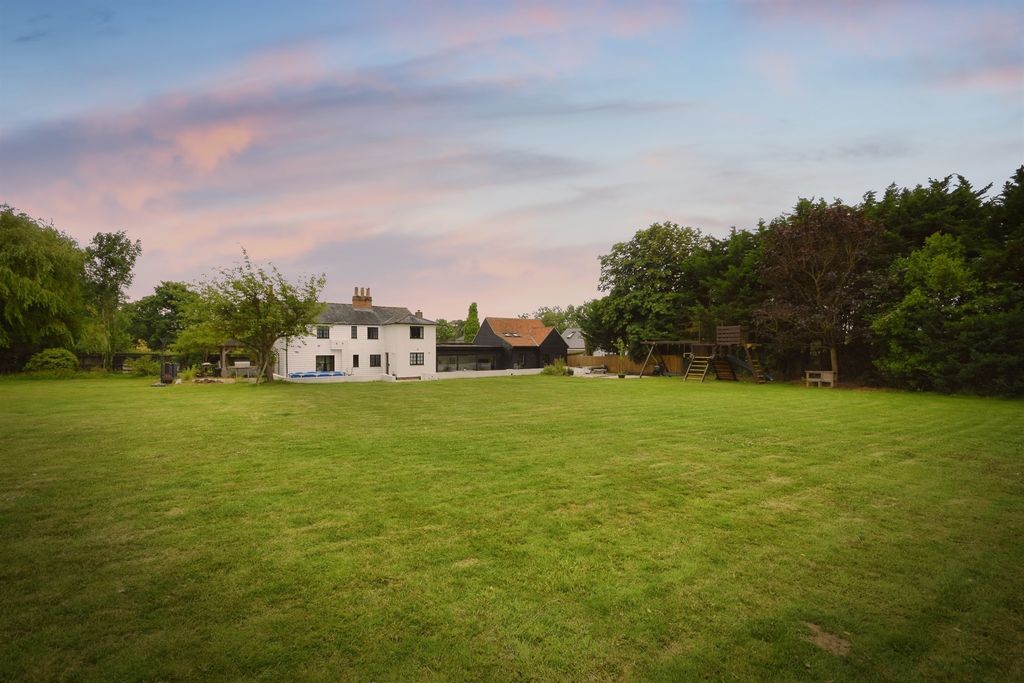Property photo 3 of 17