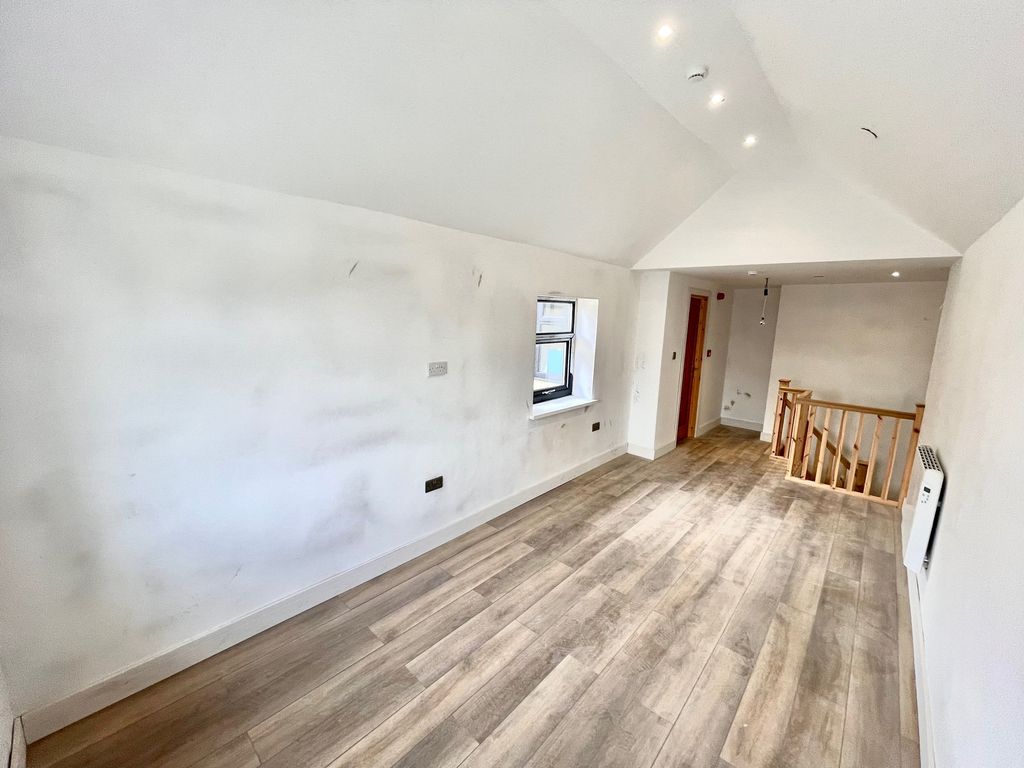 Property photo 2 of 9 Image