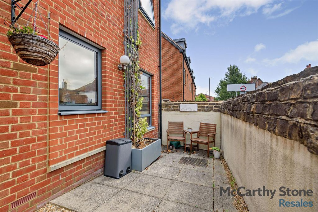 Property photo 1 of 13 8661004-Exterior01-800.Jpg