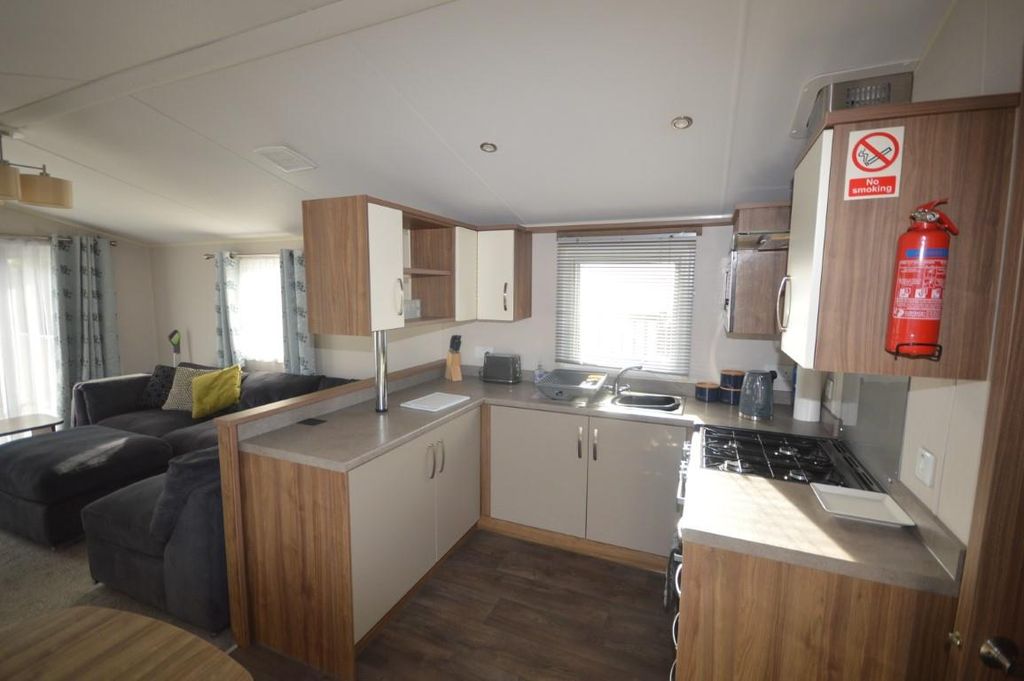 Property photo 3 of 12 Dsc_0008 (Medium).Jpg