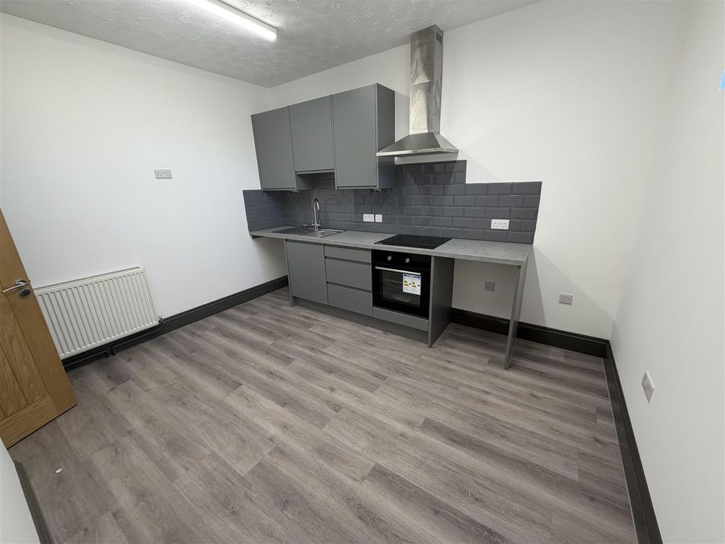 Property photo 3 of 8 Kitchen/ Diner