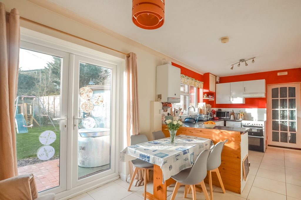 Property photo 3 of 13 Tps 01208 74182 118