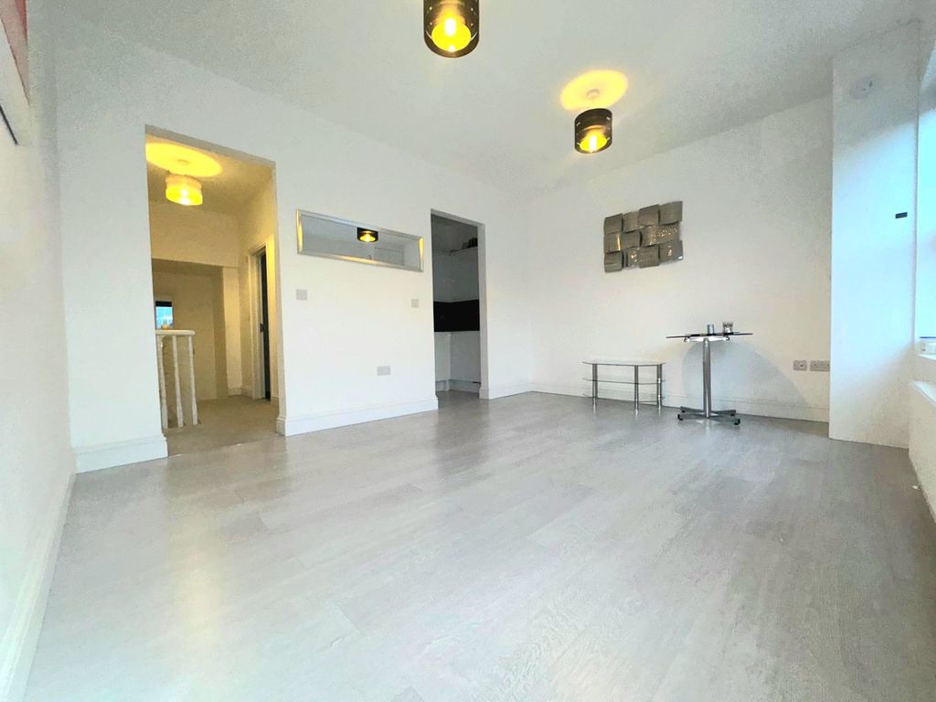 Property photo 1 of 6 3