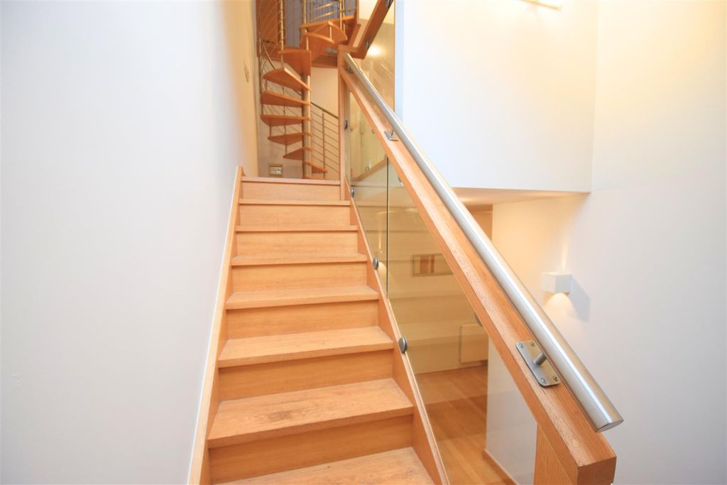 Property photo 3 of 17 74765598-2285-44A9-8A79-143096775Bed.Jpg