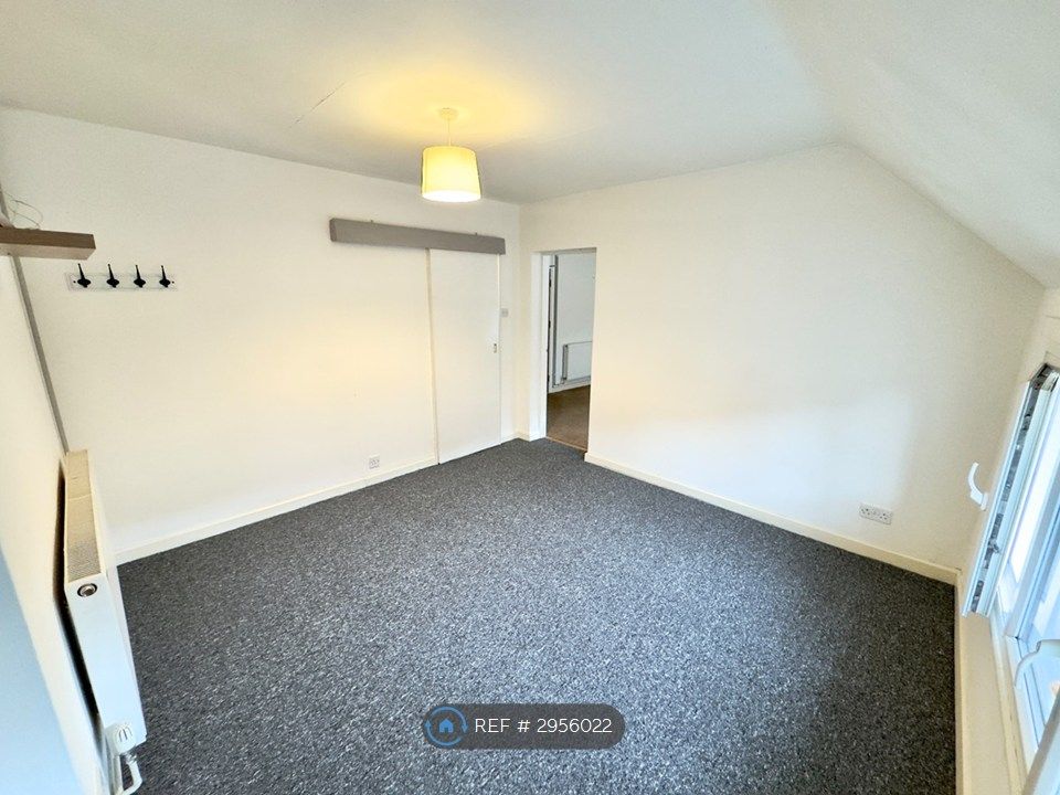 Property photo 2 of 5 Bedroom