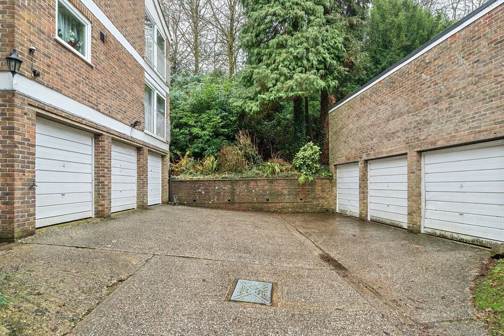 Property photo 3 of 13 Garage Block