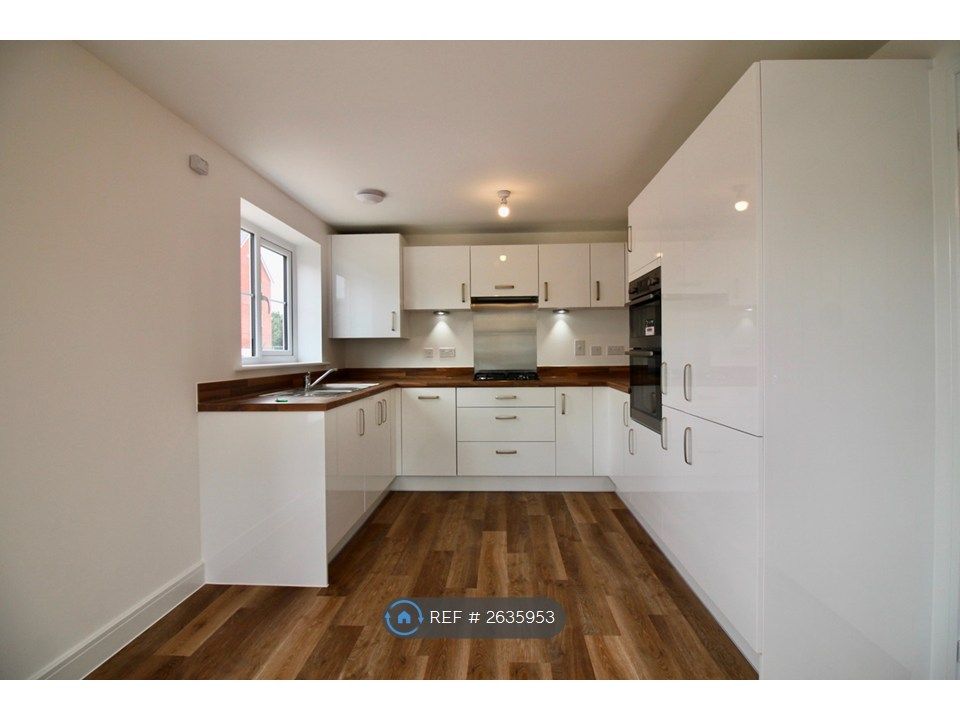 Property photo 3 of 14 Kitchen
