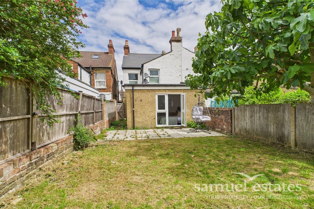 Property photo 3 of 11 Garden