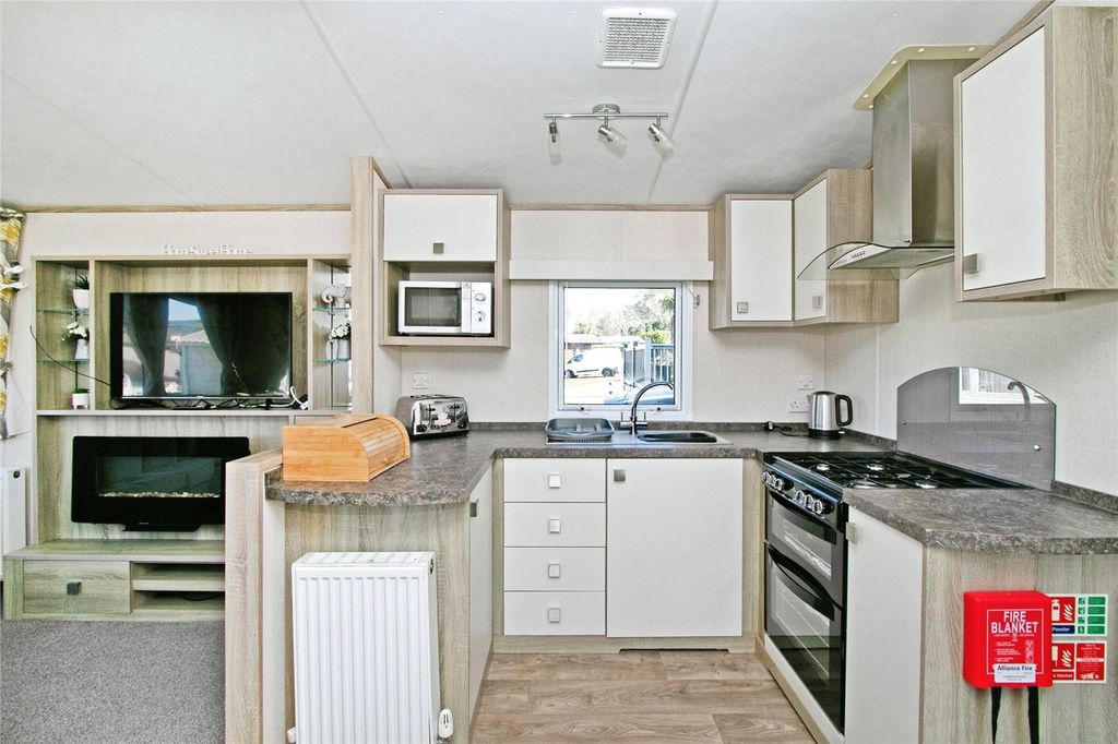 Property photo 3 of 16 Picture No. 14