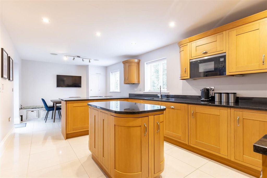 Property photo 3 of 29 39 Kings Wood (6).Jpg