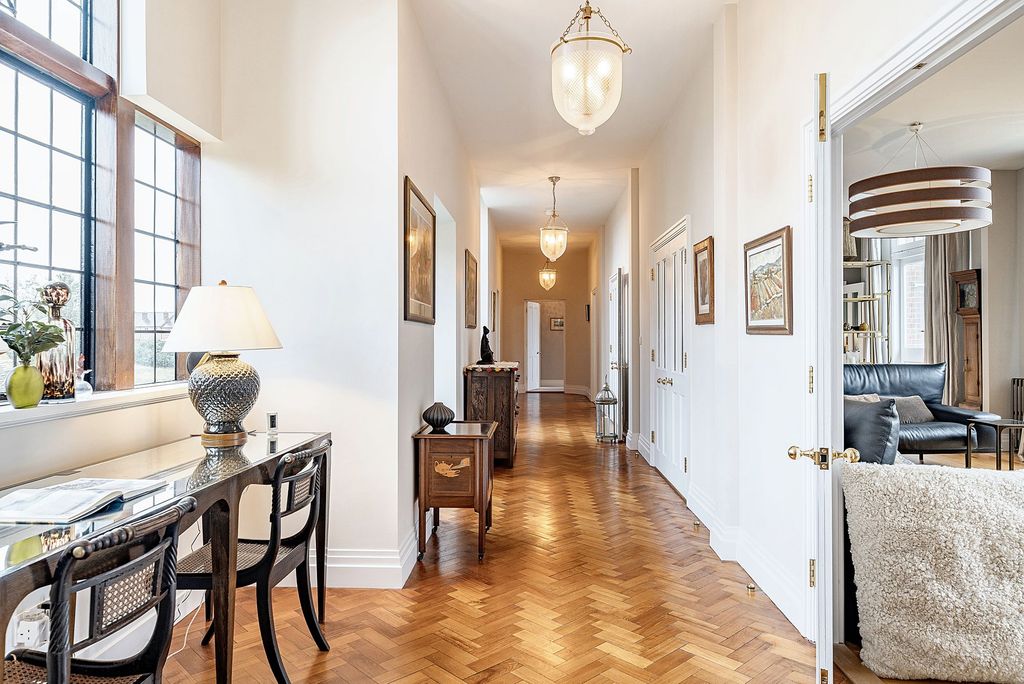 Property photo 3 of 27 Hallway