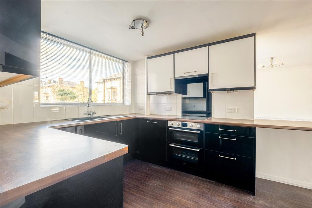 Property photo 3 of 14 11 Sussex Court-5.Jpg