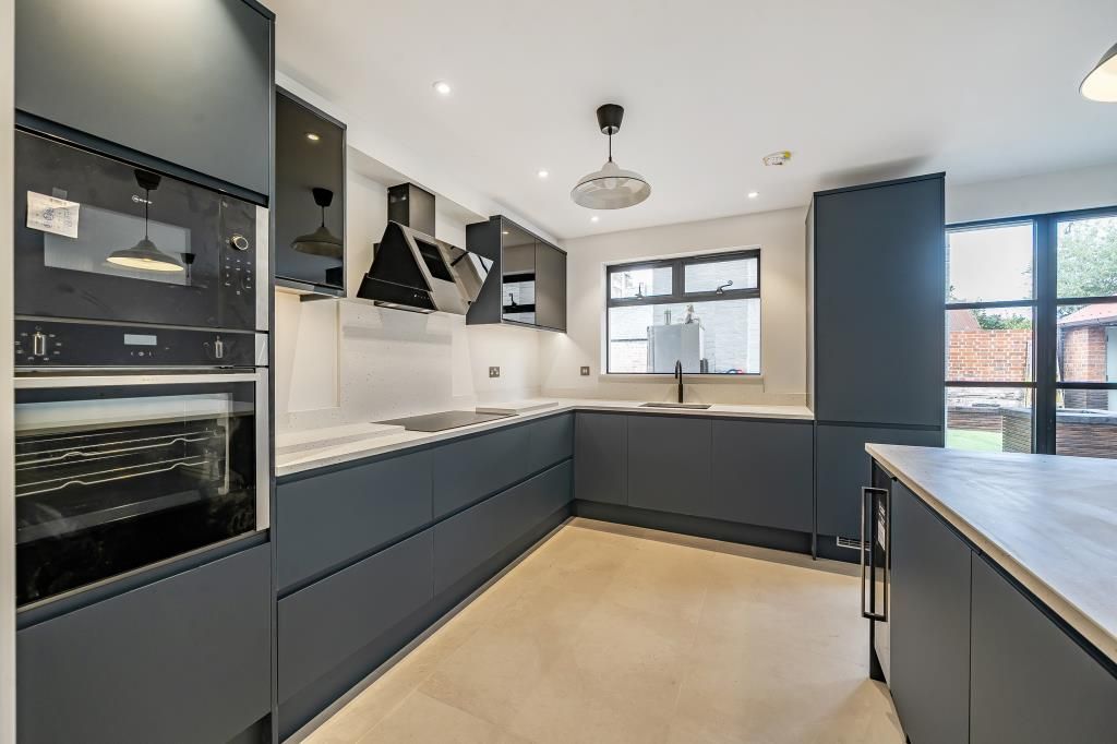 Property photo 2 of 18 Kitchen