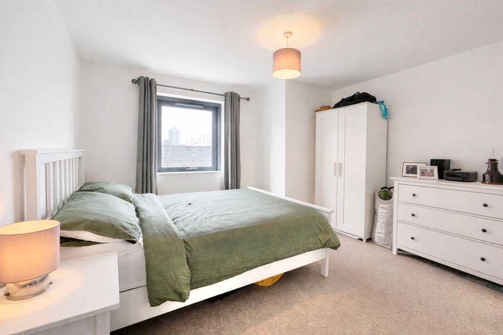 Property photo 3 of 7 Master Bedroom