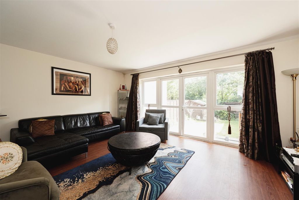 Property photo 3 of 14 Dalmeny Way