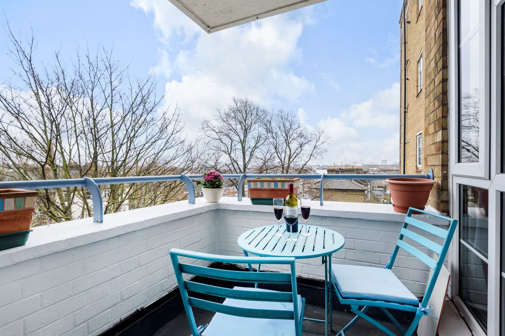 Property photo 2 of 5 Balcony