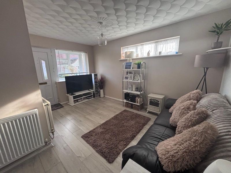 Property photo 2 of 11 Lounge