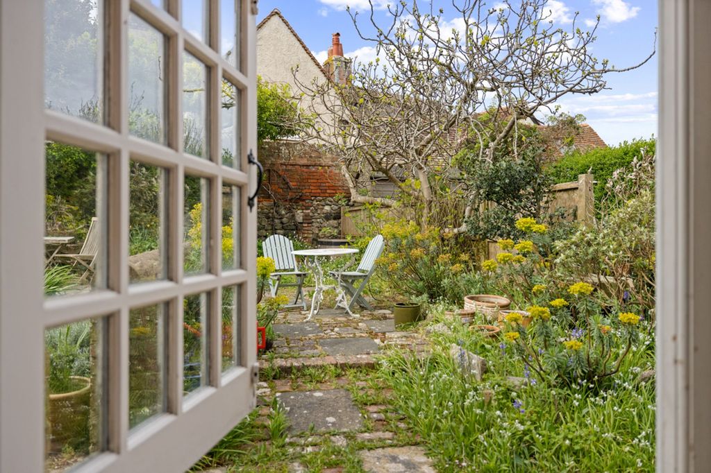 Property photo 2 of 23