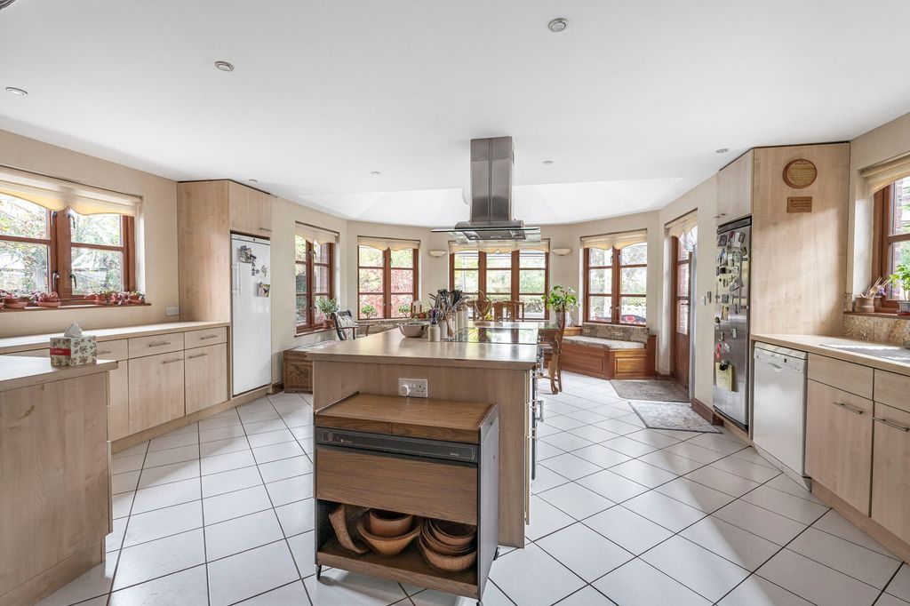 Property photo 3 of 38