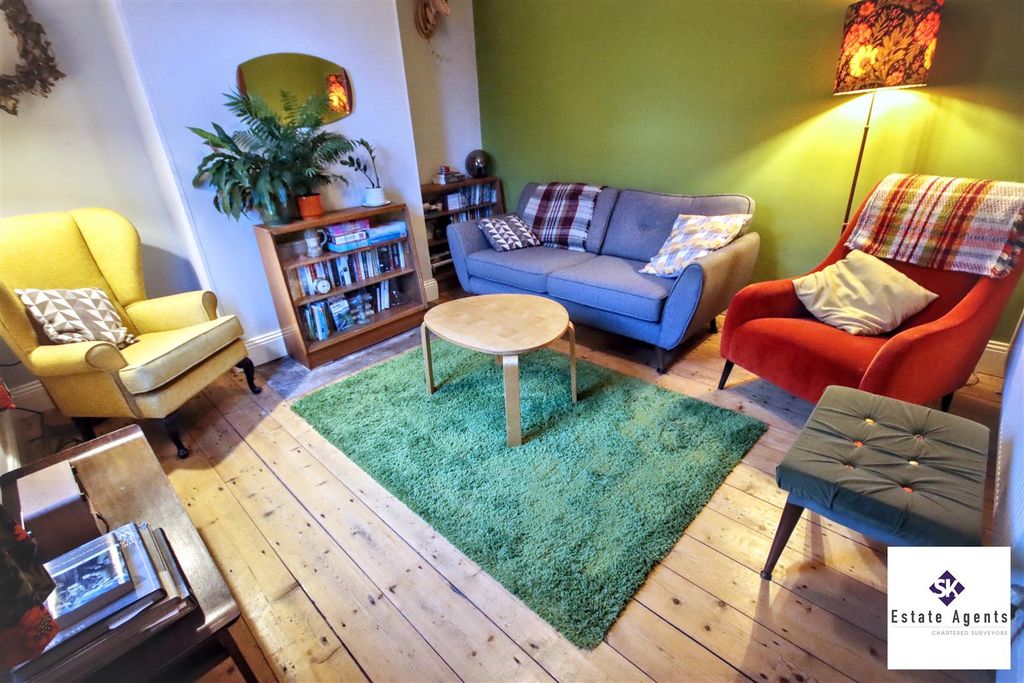 Property photo 3 of 24 Lounge