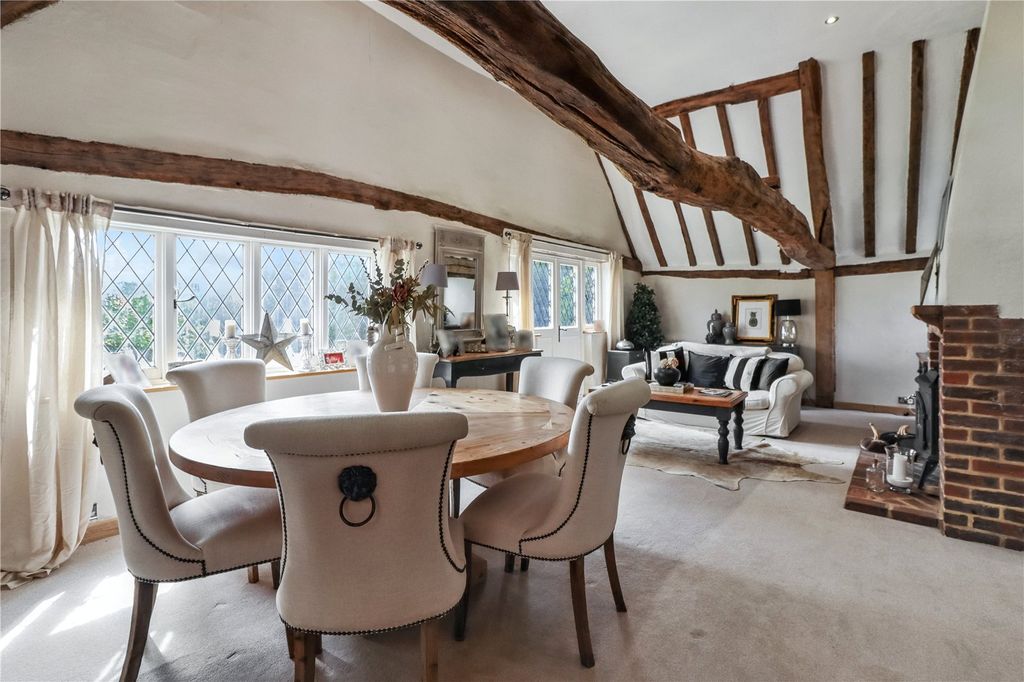 Property photo 2 of 34 Living Room