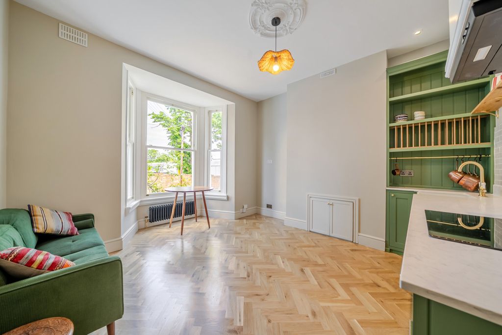 Property photo 2 of 18 1466680-1-6A0Ef2E...