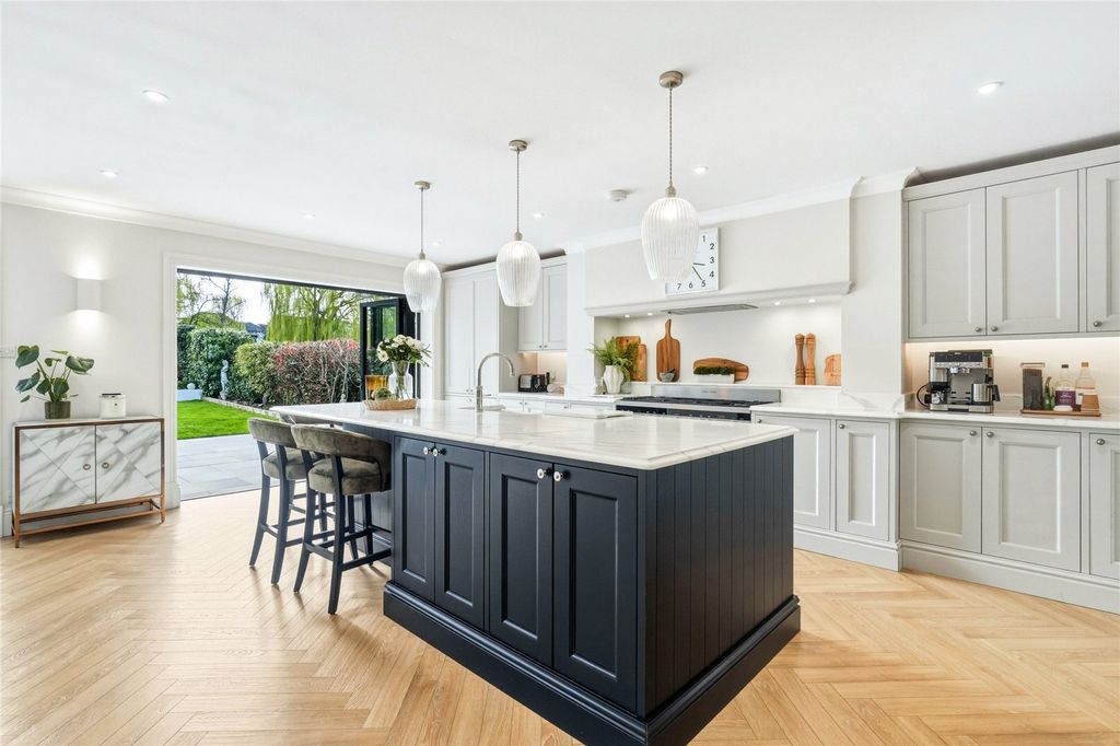 Additional image 5 of 5 bed detached house for saleThe Crescent, Loughton, Essex IG10