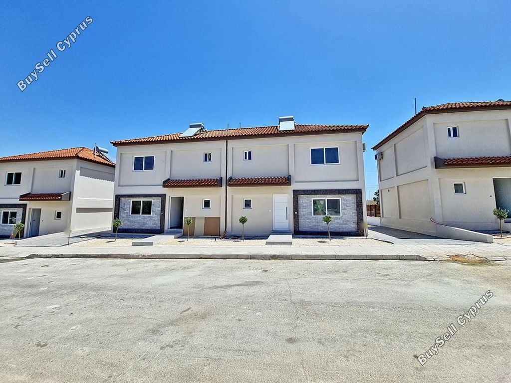 Property photo 2 of 23