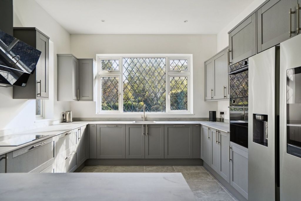 Property photo 2 of 21 Kitchen