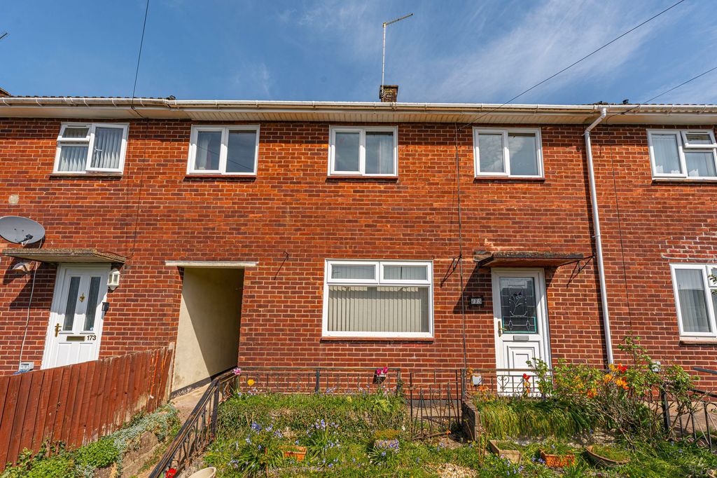 Property photo 1 of 32