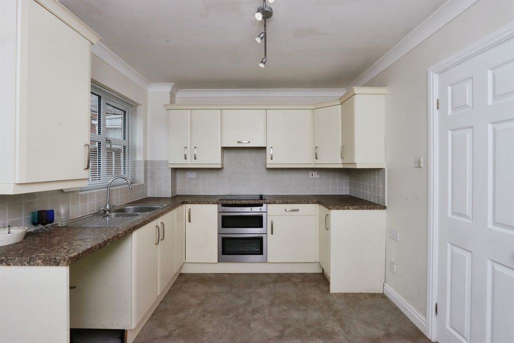 Property photo 3 of 17