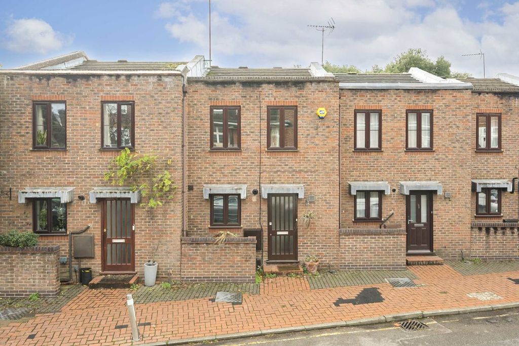 Property photo 1 of 8