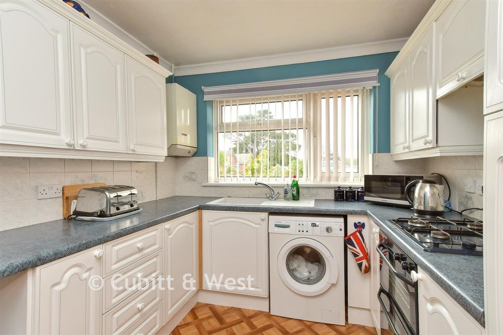 Property photo 1 of 11 Kitchen