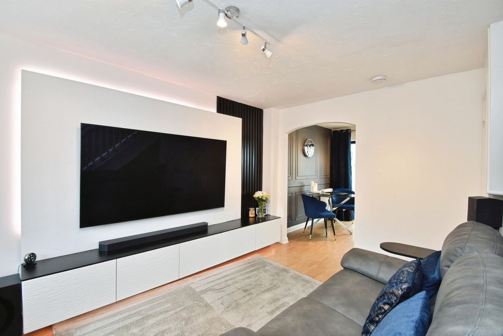 Property photo 2 of 25 Pbox-Img.Jpg
