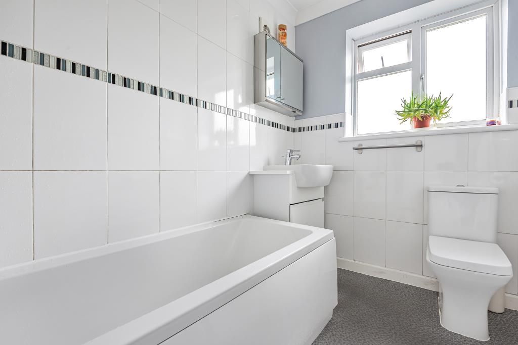 Property photo 3 of 10 Bathroom