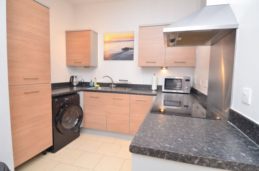 Property photo 3 of 19 Kitchen