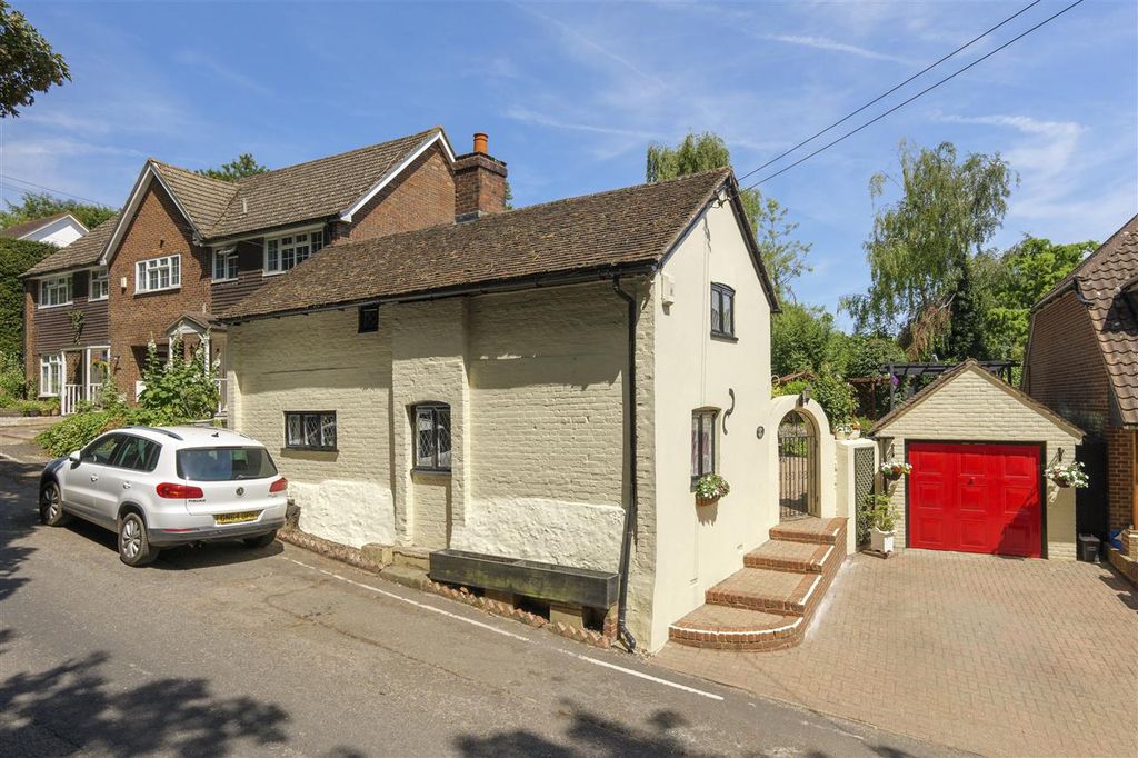 Property photo 2 of 31